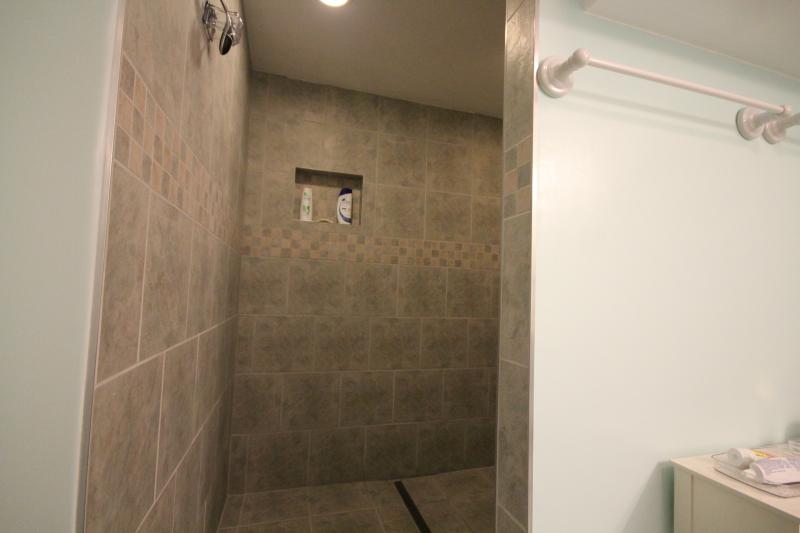 Large curbless shower